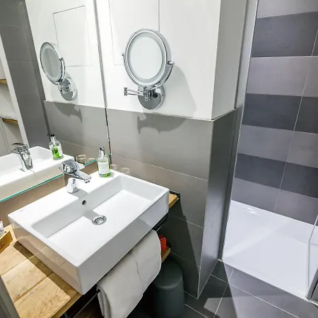Staycity Centre מלון