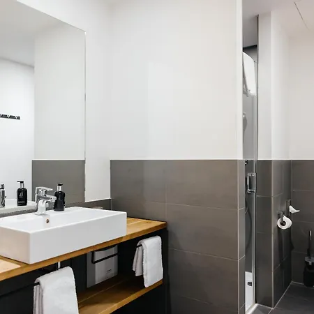 Staycity Centre Lägenhetshotell 4*